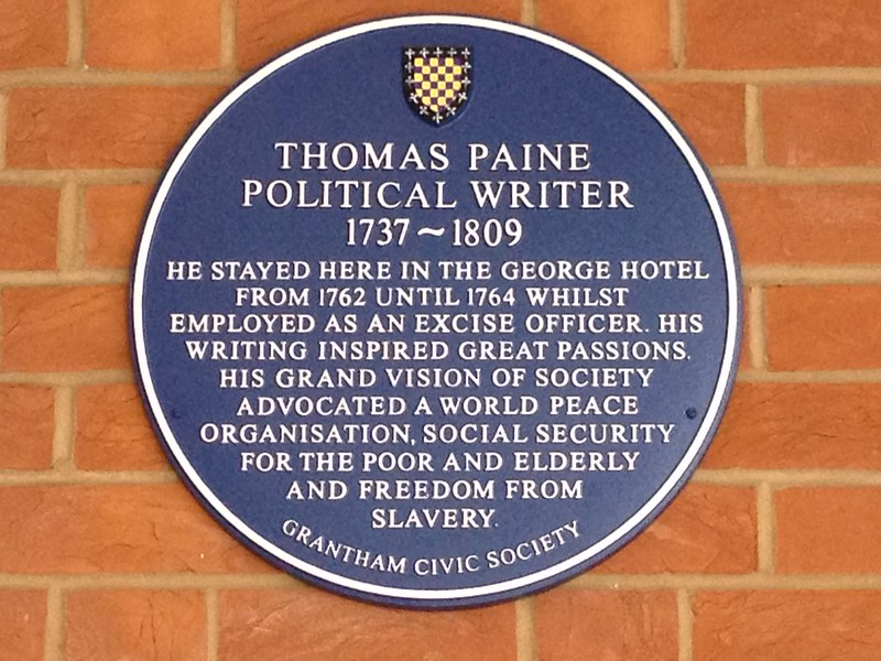 Plaque marking the George Hotel in Grantham, UK where Paine stayed from 1762 until 1764 while employed as an excise officer – Photo by Iain Standen