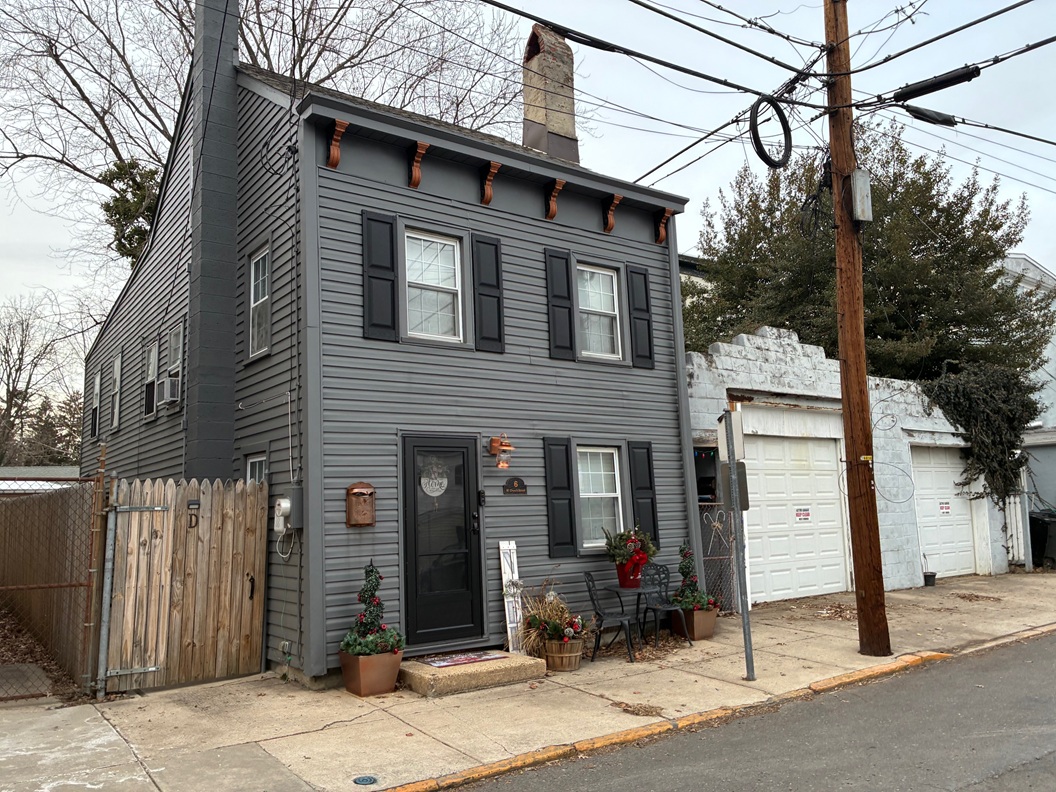 Paine bought this house in Bordentown, NJ, the only property Paine ever purchased in his life.