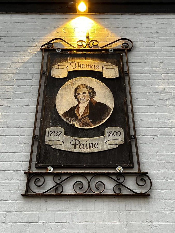 A mural at the Thomas Paine Hotel in Thetford, UK - Thomas Paine Hotel
